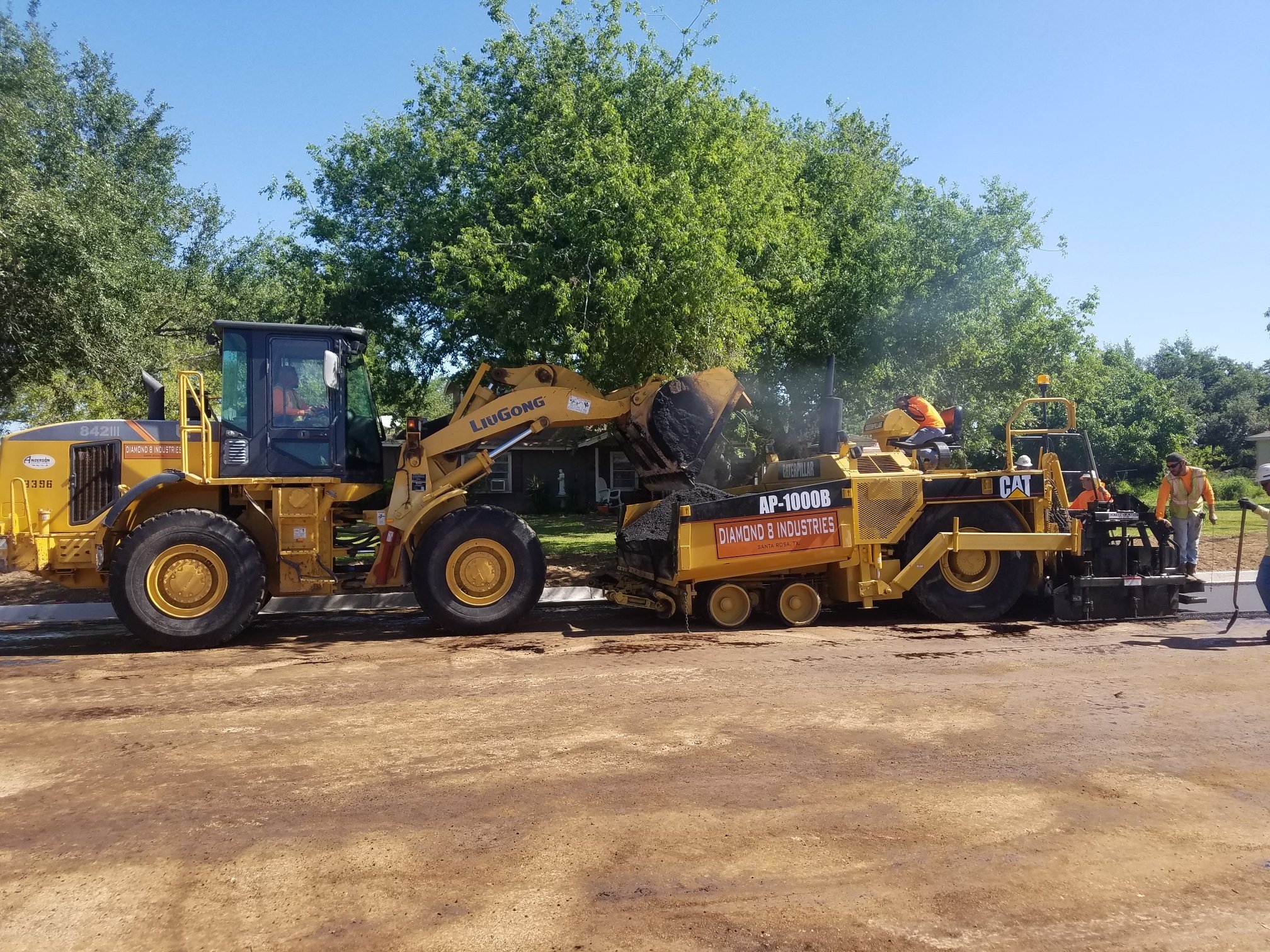 Diamond 8 LiuGong loader feeding CAT AP-1000B paver — asphalt paving
